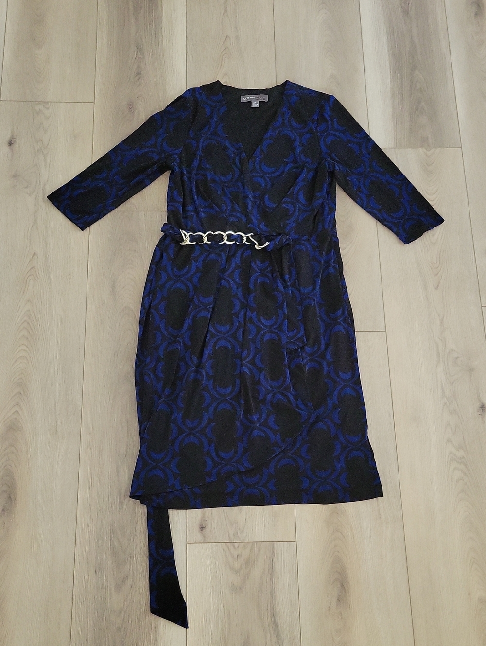 Donna Ricco Black and Blue Patterned Wrap Midi Dress with Chain Belt